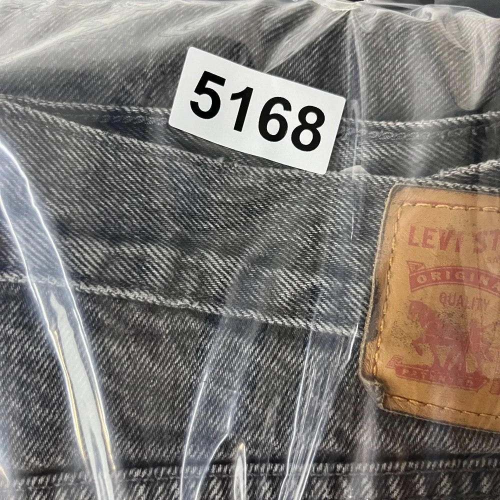 Levi's Straight Jeans Gray Denim Distressed Frayed Hem Button Fly‎ Classic 32X26